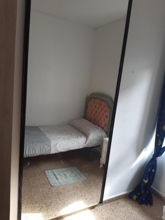 Room In Guest Room - Peaceful Accommodation In Madrid Near Atocha Dış mekan fotoğraf